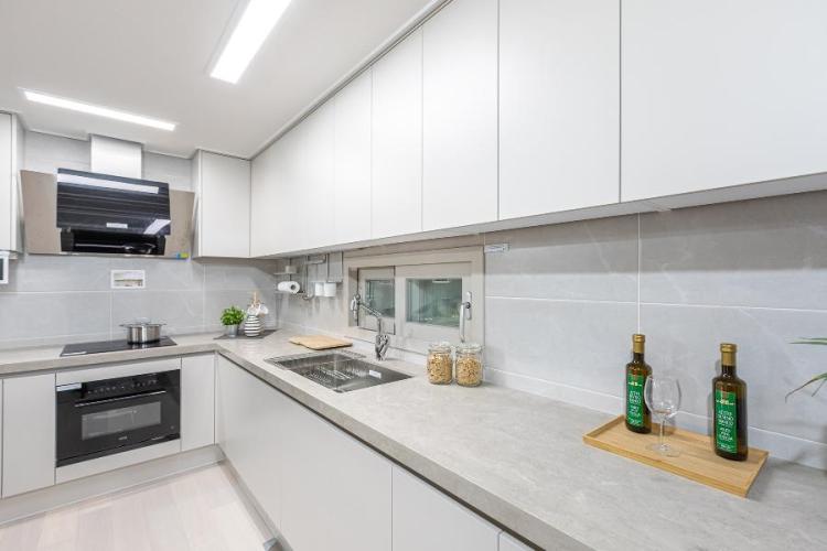 Aurora Greige, HIMACS - Solid Surface Countertops | LX Hausys US